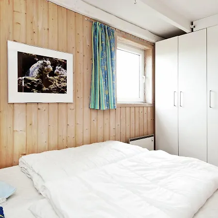 Two-bedroom Holiday In 8
