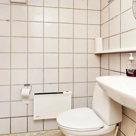 Two-bedroom Holiday In 8 *