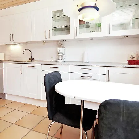 Holiday home Two-bedroom Holiday In 8 *